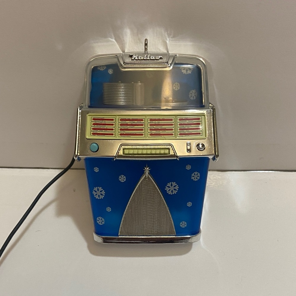 2013 jolly jukebox light and sound ornament in original box